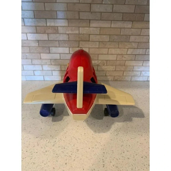 Toyrus geoffery jet with figurines. FB - Picture 5 of 12